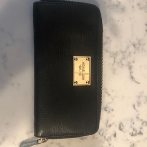 Black leather Michael kors wallet
